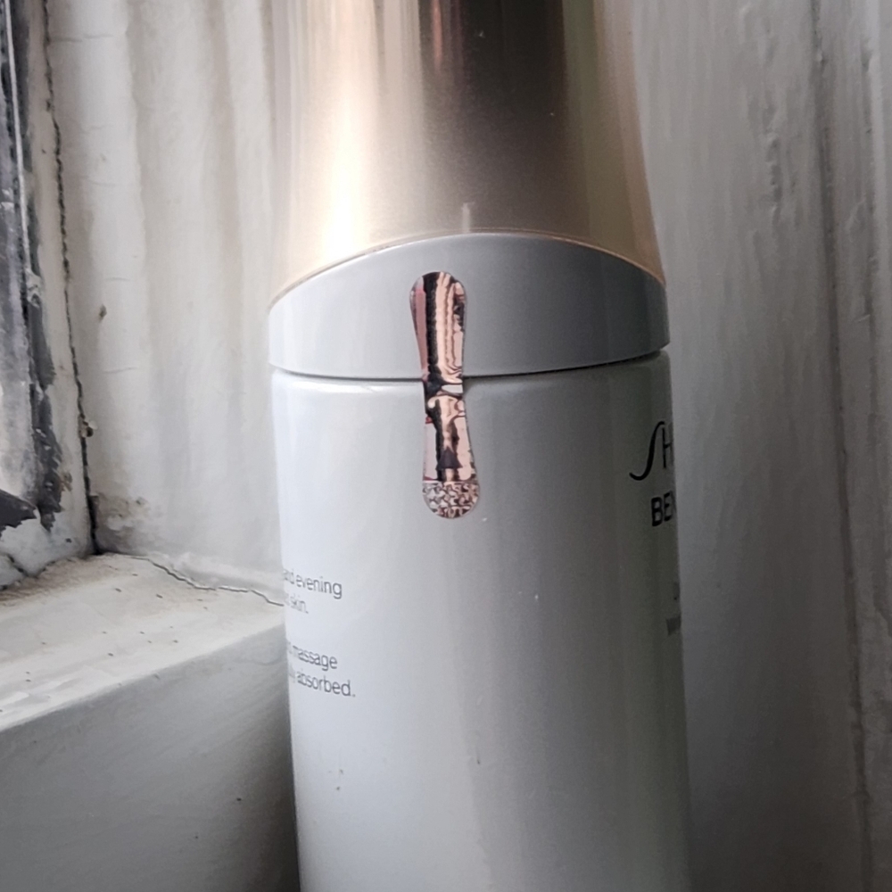 NIB SHISEIDO BENEFIANCE DARK SPOT AND WRINKLE SMOOTHING SERUM - Picture 14 of 14